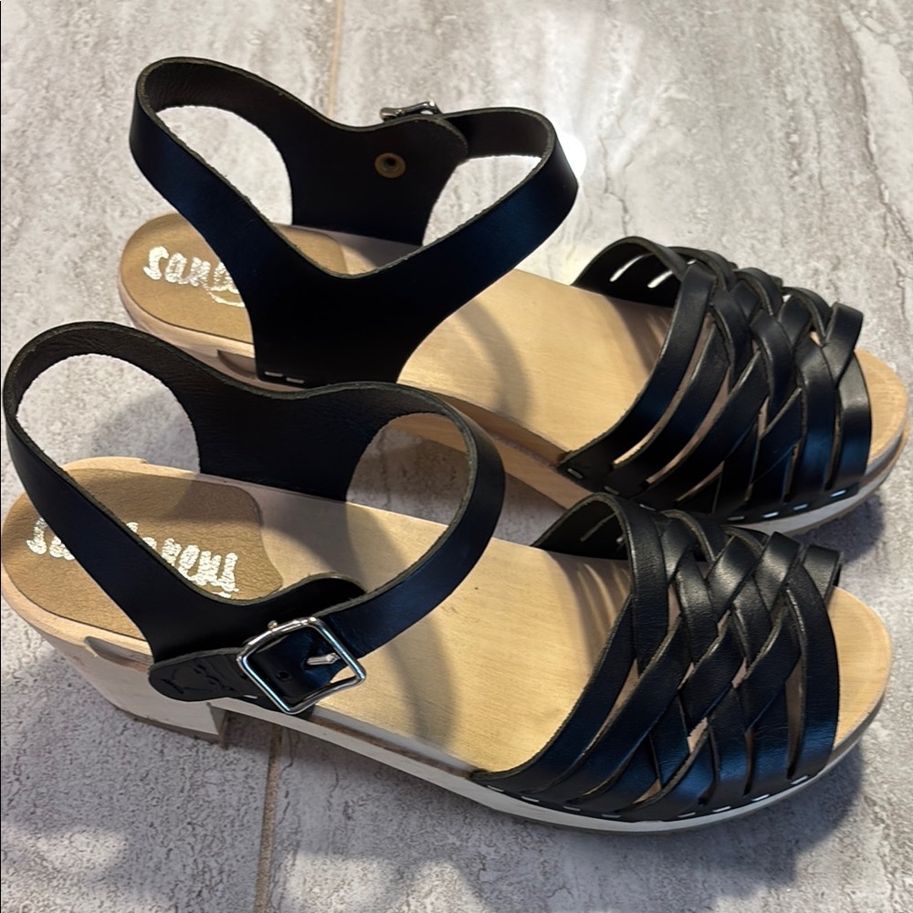 Stylish Black Sandals by